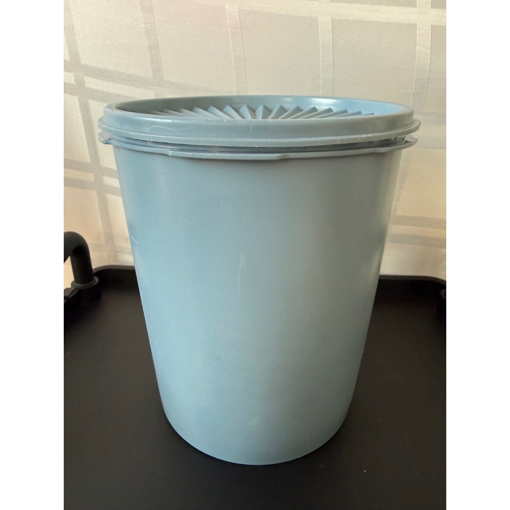 Vintage Tupperware Servalier Light Blue Canister with Sunburst Lid 807-7 USA